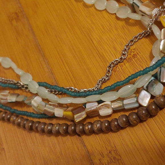 Multi layer beaded necklace - Picture 2 of 2